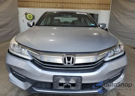 2017 Honda Accord Sport Special Edition z USA, uszkodzony, nr VIN 1HGCR2F1XHA077027